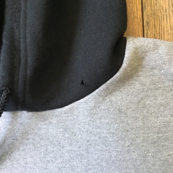 Oakley raglan hoodie size L *Minor Flaw - Picture 10 of 10